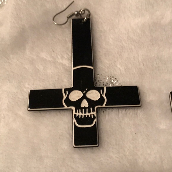 Cross/Skull Earrings - Picture 2 of 2